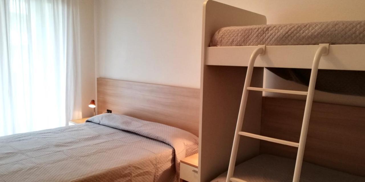Residence Roberta Con Piscina - Agenzia Cocal Каорле Екстериор снимка