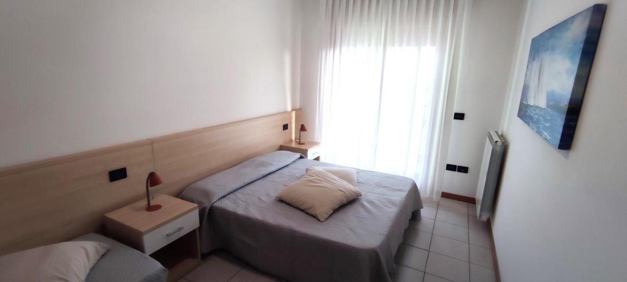 Residence Roberta Con Piscina - Agenzia Cocal Каорле Екстериор снимка
