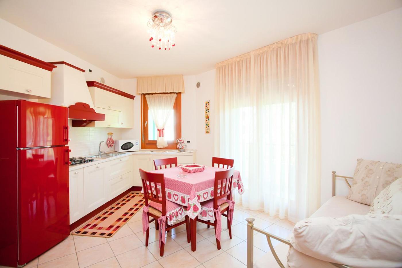 Residence Roberta Con Piscina - Agenzia Cocal Каорле Екстериор снимка
