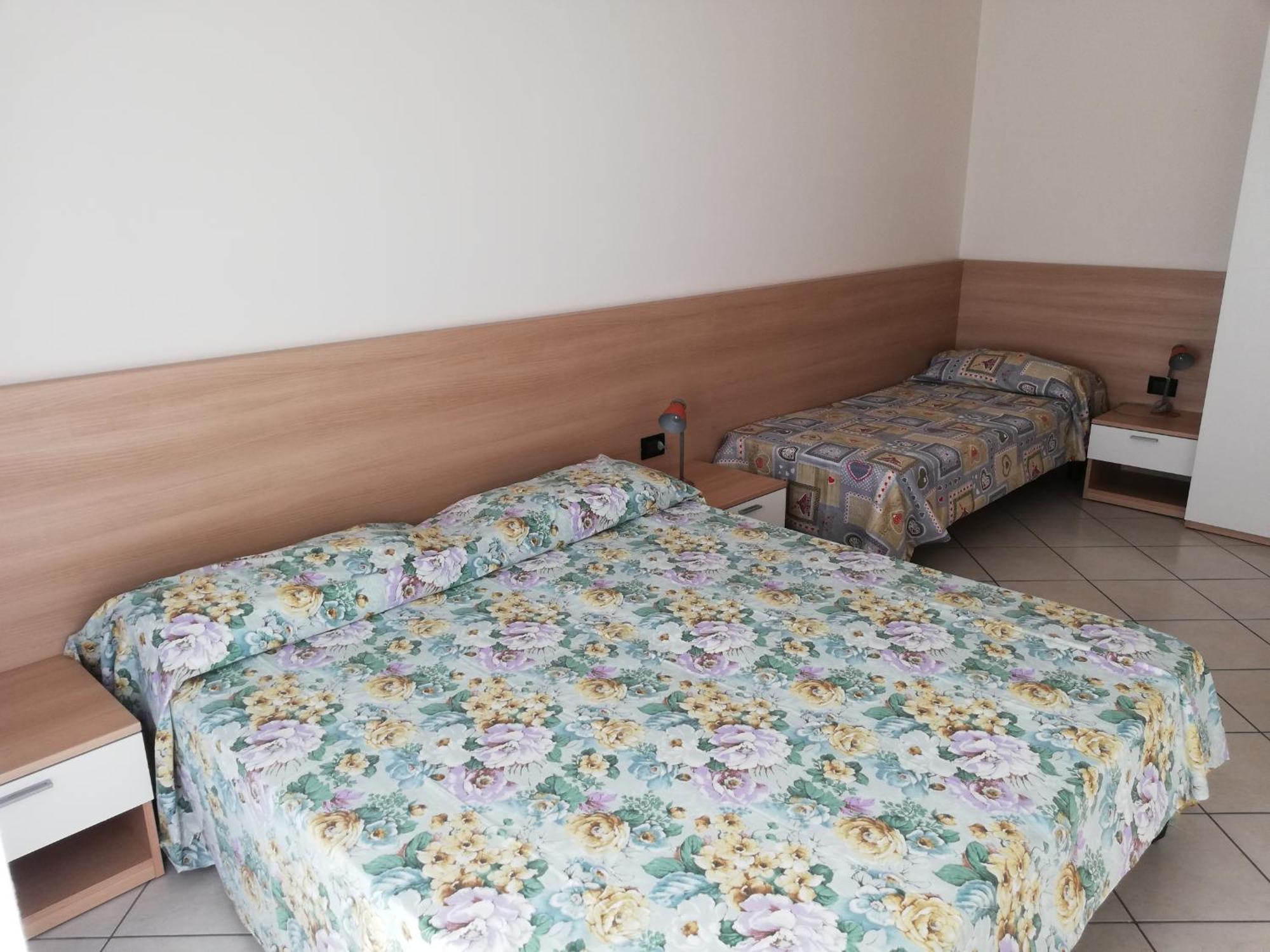Residence Roberta Con Piscina - Agenzia Cocal Каорле Екстериор снимка