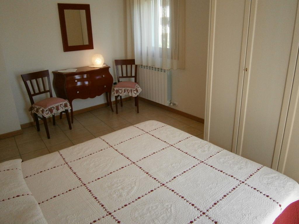 Residence Roberta Con Piscina - Agenzia Cocal Каорле Стая снимка